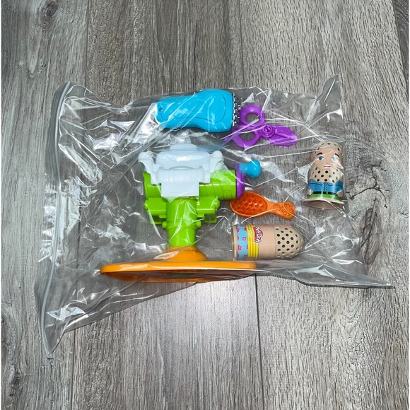 Play-Doh Hair Cutting Salon Set - Picture 15 of 15